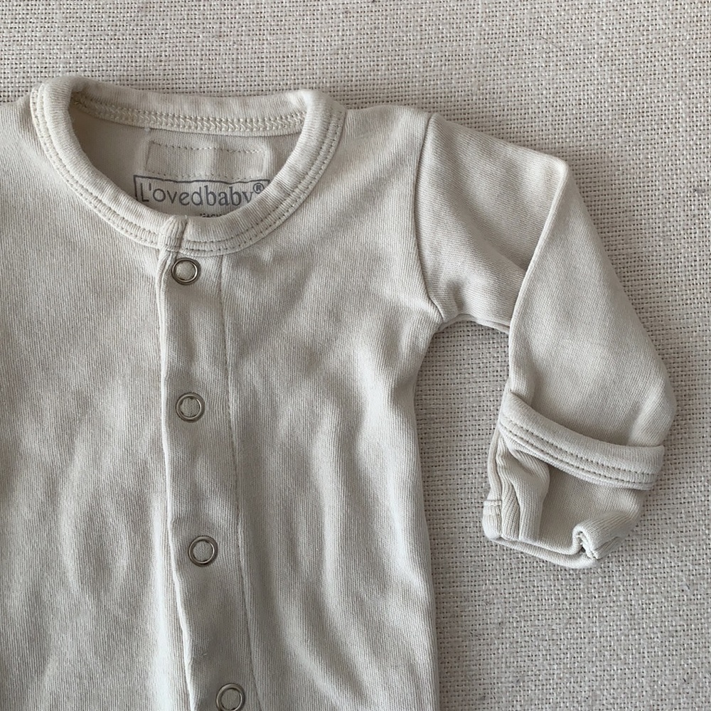 L’ovedbaby Button Sleeper in Stone